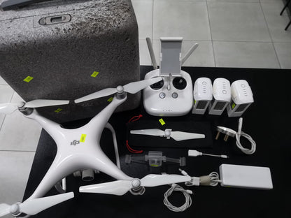 DJI PHANTOM 4 STANDARD WITH 3 BATTERIES | PRE OWNED | 2817